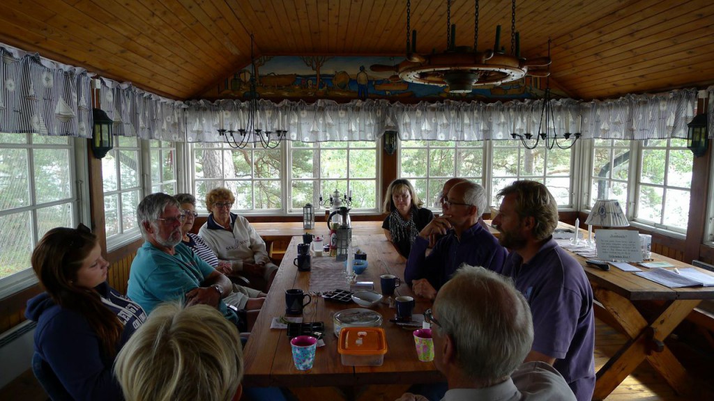 Fika i Navis klubbstuga innan hemfärd